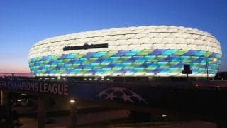 バイエルン、アリアンツ・アレナをウクライナカラーにライトアップ「姉妹都市キエフの平和と連帯のため」