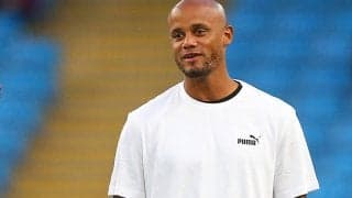 監督が秒速退場…2秒で2枚のイエローカードを受ける