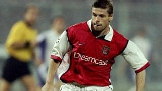 アーセナルでも活躍した元ウクライナ代表DF、イギリスでの指導者目指すも悲痛な訴え「この戦争を終わらせる必要がある」