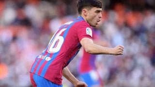 観ていた少年も熱狂！ペドリが“ヒール股抜き”含む圧巻のパフォーマンスを披露