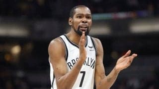 左ひざの内側側副靱帯挫傷で離脱のケビン・デュラント、来週中に戦線復帰か