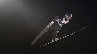 失格に涙した高梨沙羅、復帰初戦Vに安堵の一礼　SNS感動「笑顔似合う」「凄い精神力」