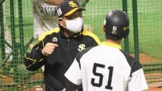 鷹・藤本監督が探るコーチ陣の適材適所　オープン戦では首脳陣も日替わり入れ替え