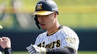 阪神佐藤輝は「エグいなこりゃ」　あと1mで本塁打の大飛球、打法変更にもファン注目