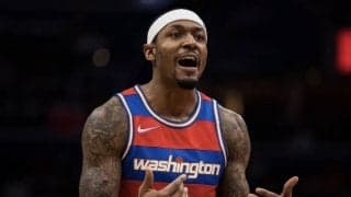 欠場中もウィザーズに帯同するエースをHCが称賛「若手にとって彼の影響は大きい」