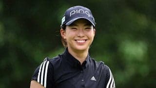 渋野日向子ら参戦　無観客大会に現れた可愛すぎる観客が話題「バンカーをならしてる！」