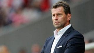 広島、新監督スキッベがようやく合流！　6日神戸戦で初指揮へ