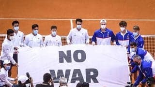 デ杯会場で「NO WAR」メッセージ