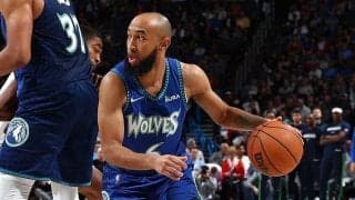 NBAで生まれた7人VS5人の珍場面　好守の“選手”に米驚き「どの選手よりも上手い」