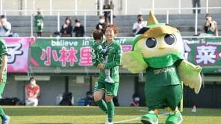 母として夢を実現した岩清水梓　2歳愛息を抱いてピッチ入場、乗り越えた産後の体づくり