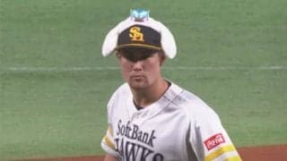 鷹リチャードがシナモロールに大変身「可愛い」　まさかの爆肩始球式に松田も大爆笑