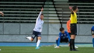 「スパイク履いてた方がシュートは難しい」J1リーグで衝撃の素足ゴール誕生！「やばすぎでしょ」