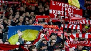 「鳥だ！飛行機だ！」リバプール上空で抗議の横断幕が掲げられる