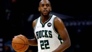 バックスが昨季ファイナルで激突したサンズに勝利！　ミドルトンとホリデーが4Qで爆発