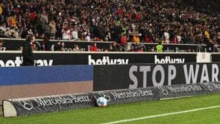 警備員とファンが殴りあい、遠藤航がゴールの一戦で負傷者発生「適切な対応とは言えない」