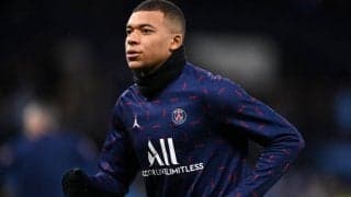 これは痛い! スパイクで完全に踏まれて悶絶も、ムバッペの骨折はなし？ PSGが「安心」と発表