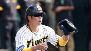 “瞬き厳禁”の三塁牽制が「えぐ」　阪神・梅野の鬼肩にファン驚嘆「これはすげえ」