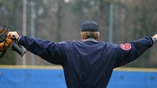 「なぜあれで覆る？」「ロボット審判必要」補殺取り消し…監督激怒の紙一重判定