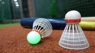 夜間練習用に光るものも登場　少年野球練習の“定番”シャトル打ちの目的と効果とは？