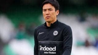 長期契約の理由か？ 2027年まで契約した長谷部誠のベンチでの振る舞いにクラブ公式「必要不可欠な存在」