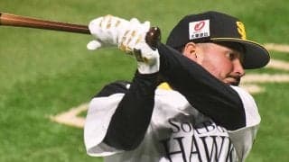 鷹デビューのガルビスは「かわいい」　愛くるしい笑顔にチームメートもメロメロ？