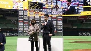 PayPayドームの中心で愛を叫ぶ　ソフトバンクが協力した“プロポーズ大作戦”