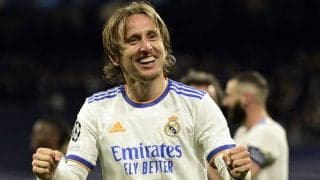 「手すり使ってジャンプ」CLでの「3点大逆転」のPSG撃破に貢献したモドリッチが「喜び爆発」!「まじで可愛い」とサポーターも歓喜