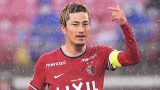 「抱擁ではなく突進」鹿島アントラーズの鈴木優磨がゴラッソ直後に「岩政大樹コーチと熱いハグ」!「GKの手を弾き飛ばす」低弾道シュートで勝利に貢献!