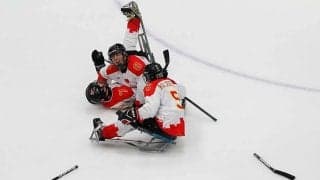 韓国撃破で銅メダルの中国アイスホッケー　撮影者が「腕の見せ所」を示した歓喜の瞬間【Image of the Day】