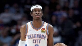 グリズリーズ対サンダー戦が遅延…両チームともまさかの白ユニフォームでコートへ登場