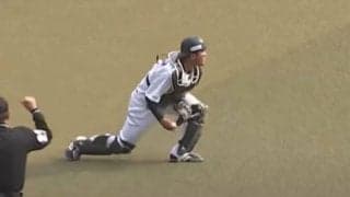 ロッテ18歳が「里崎さんに見えた」　あまりの“貫禄捕球”に「ベテラン。お見事」