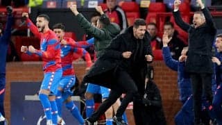 「マナー悪すぎる」、「負けた腹いせかよ」シメオネ監督にユナイテッドファンがボトルや氷を投げつけ「当たっていたらどうするんだ」