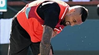 キリオス報告 ラケット手渡す