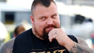 152kgで6パックの「世界最強の男」にボクシングで完敗　敗者が脱帽「惑星屈指の最強だ」