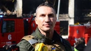 ウクライナの破壊された街　“無言”の抗議をしたボクサーに海外注目「怒りが湧く」