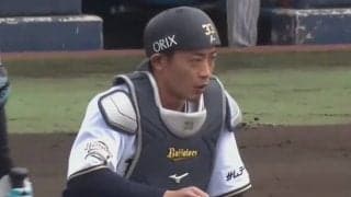 捕手の防具にボールが入ってしまったら？　ファンも判定に驚き「同情してまう」