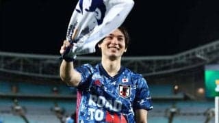 「どっちなんだい？」豪の美女サポーターが南野拓実に“大胆求婚” 「結婚 or ユニフォーム」