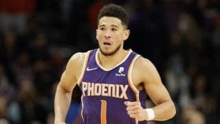 ブッカーが49得点を挙げてサンズが60勝到達…ラプターズはキャブスを撃破／NBA