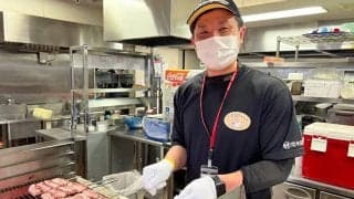 元鷹・江川智晃氏の豚肉がPayPayドームのグルメに登場　本人自ら実演販売も