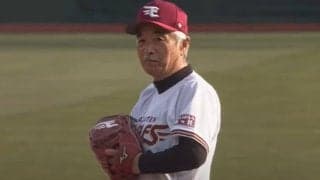 はつらつ73歳の「背筋すごい」　場内喝采…“豪快1球”が「フォームきれいだねぇ」