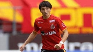 「奥さまえぐい綺麗すぎ」「まじで美男美女」中谷進之介の200試合セレモニー動画が大反響、頭ポンポンにも「なんかいいなぁ」