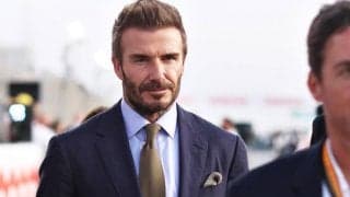 「衰えぬカッコよさ！」46歳ベッカムがスーツ姿でFKを蹴り込む「現役時代さながらの美しいフォーム」