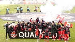 36年ぶりサッカーW杯出場決定のスタジアムに生まれた感動シーンに反響「超ワンダフル」