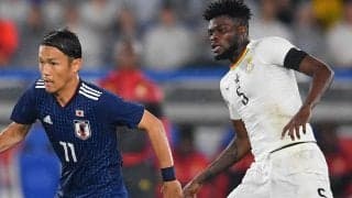 どっちが本物?! アーセナルMFが代表活動中にそっくりさんと遭遇、ツーショットが話題沸騰