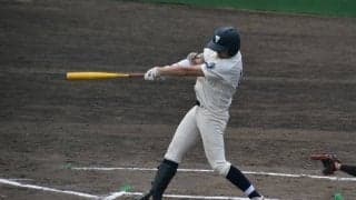 [準硬式野球] ３点差の九回に猛攻　大逆転で初戦白星