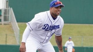 108kg巨漢が飛んだ「マジ守備上手い」　中日主砲の“超低空美技”に場内どよめき