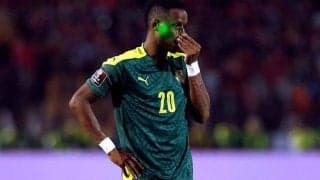 「本当に集中できない」元審判の家本氏が選手への“レーザー問題”に自身の体験交え言及「試合を打ち切る覚悟だった」