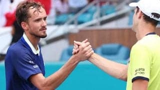  メド 4強逃し1位奪還ならず 