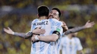 7年前に「メッシと写真撮影」していた「マンC内定FW」がアルゼンチン代表初ゴール!憧れの選手に祝われる「夢物語」が話題に