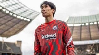 鎌田大地がサッカーとアメフトの二刀流挑戦!? フランクフルトの発表にファン「騙された」